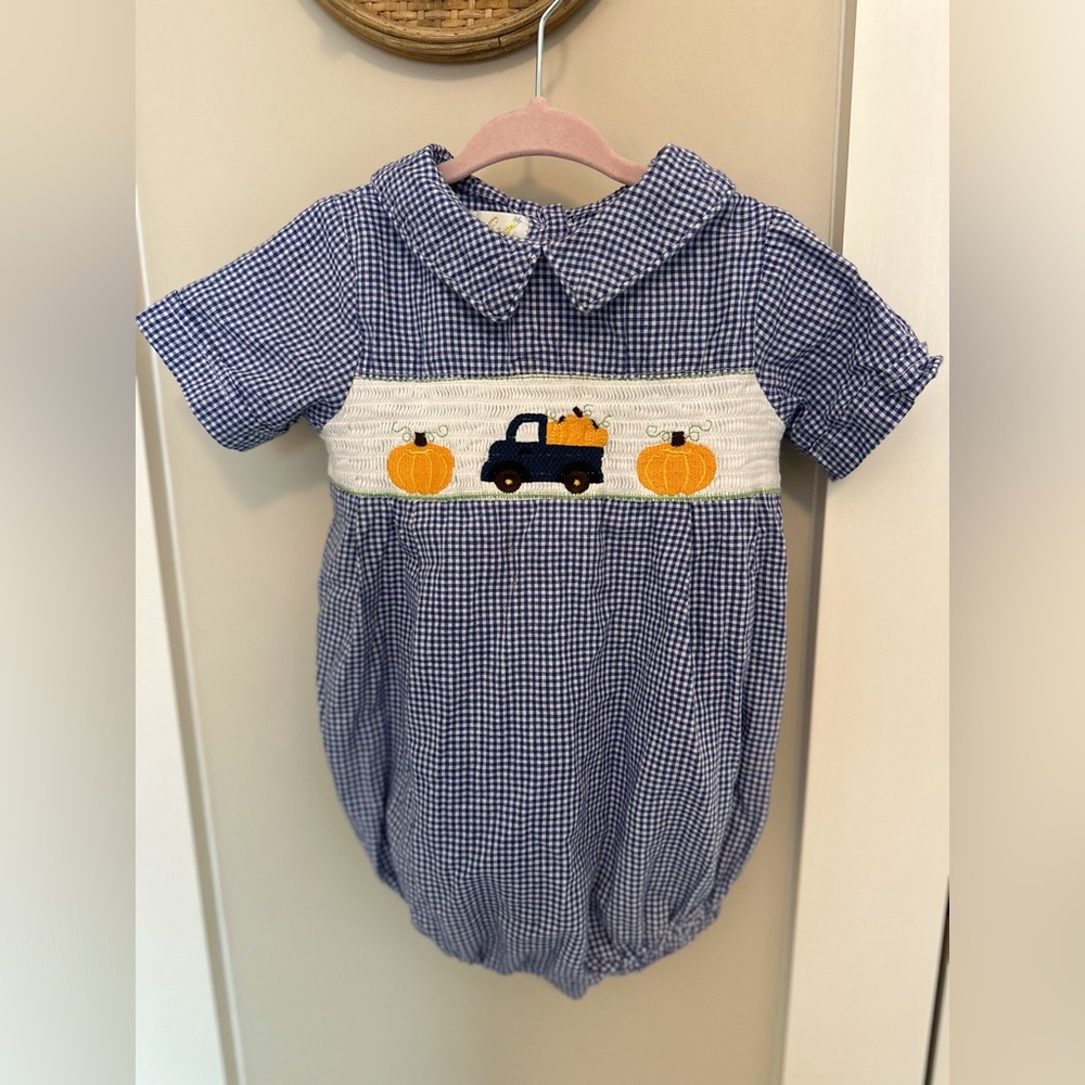 Short sleeve bubble romper with collar and smocked pumpkin detail 🧡 size 3T GUC